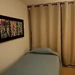 Habitacion Con Bano Privado En Arriendo Por Noches, No Se Arrienda Todo El Apartamento, El Anunciante Vive Aqui