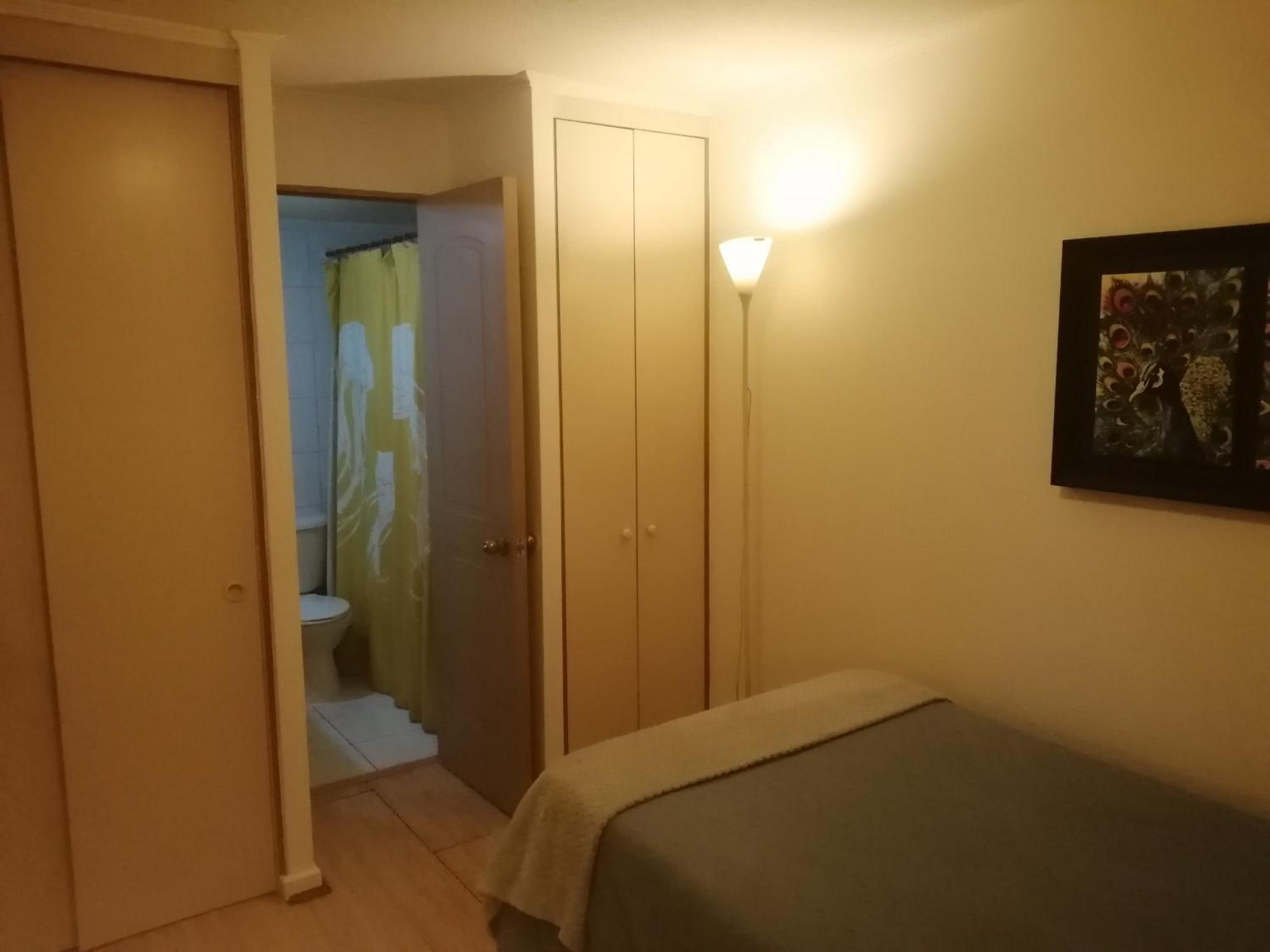Con Bano Privado En Arriendo Por Noches, No Se Arrienda Todo El Apartamento, El Anunciante Vive Aqui