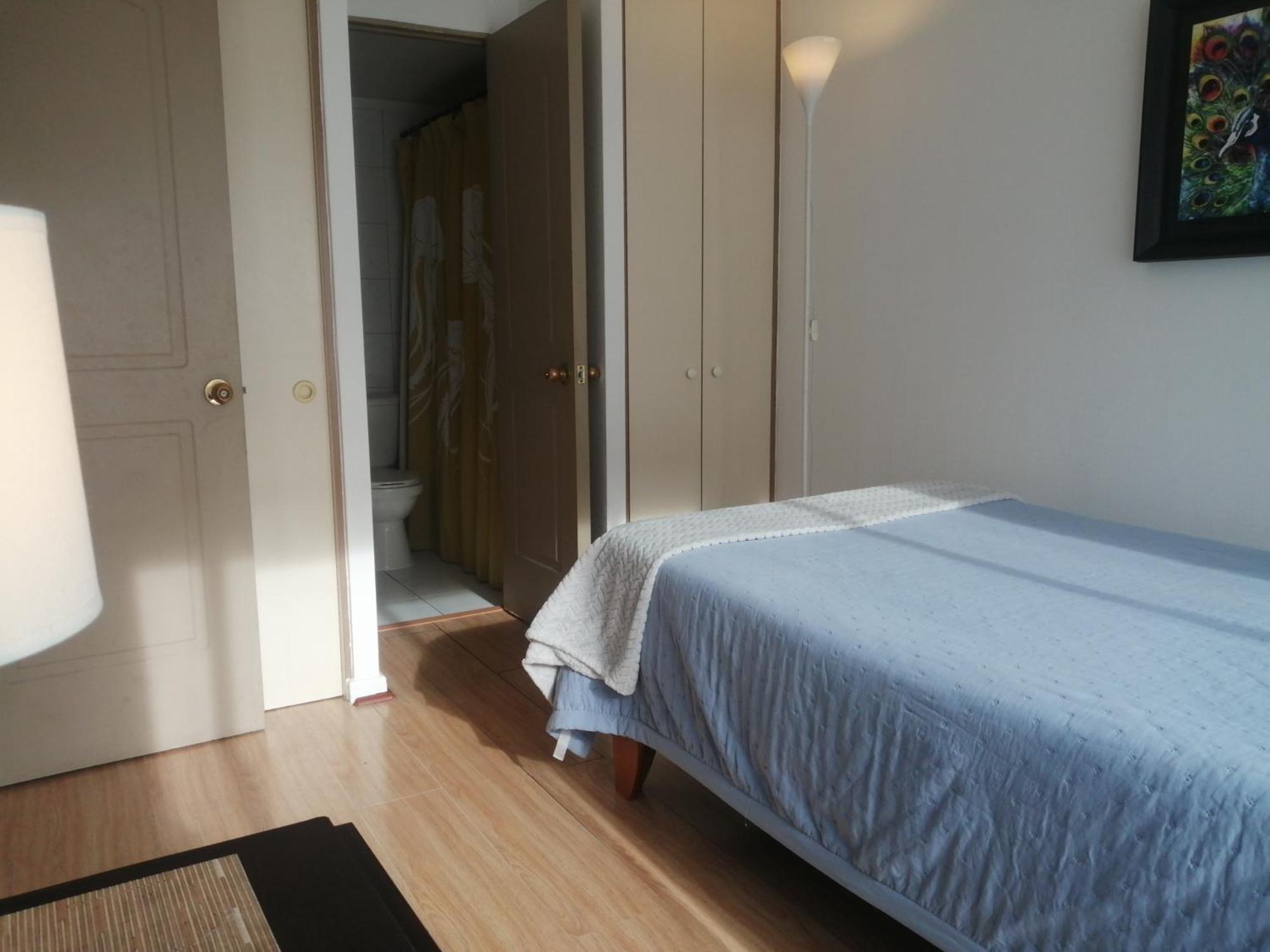 Bed and breakfast Con Bano Privado En Arriendo Por Noches, No Se Arrienda Todo El Apartamento, El Anunciante Vive Aqui *