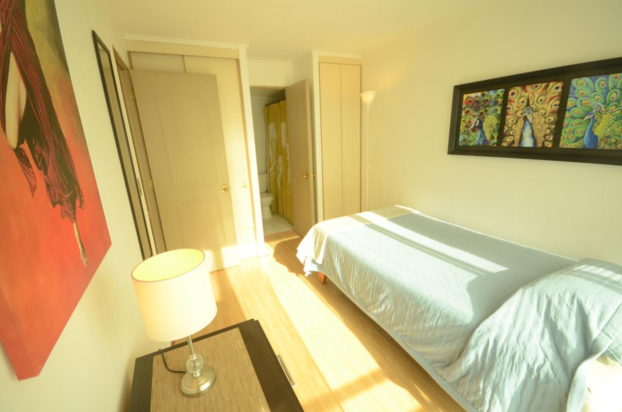 Con Bano Privado En Arriendo Por Noches, No Se Arrienda Todo El Apartamento, El Anunciante Vive Aqui